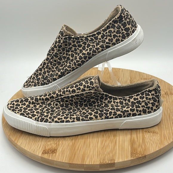 Tommy Bahama Slip-On Women's Leopard/Cheetah Print Laceless Sneaker; Size 8 1/2 - Picture 1 of 10